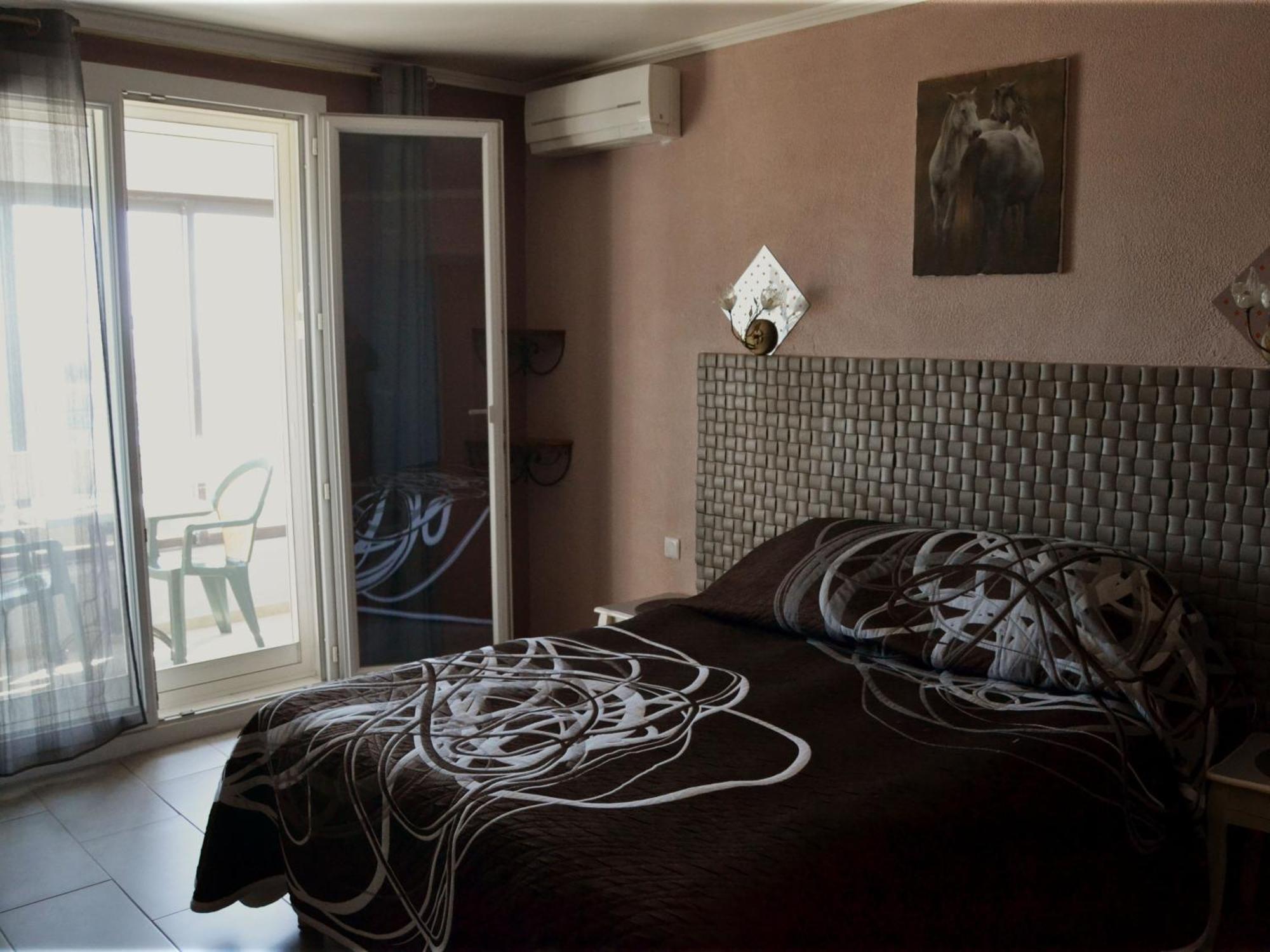 Le Dauphin Bleu Hotel Saintes-Maries-de-la-Mer Room photo