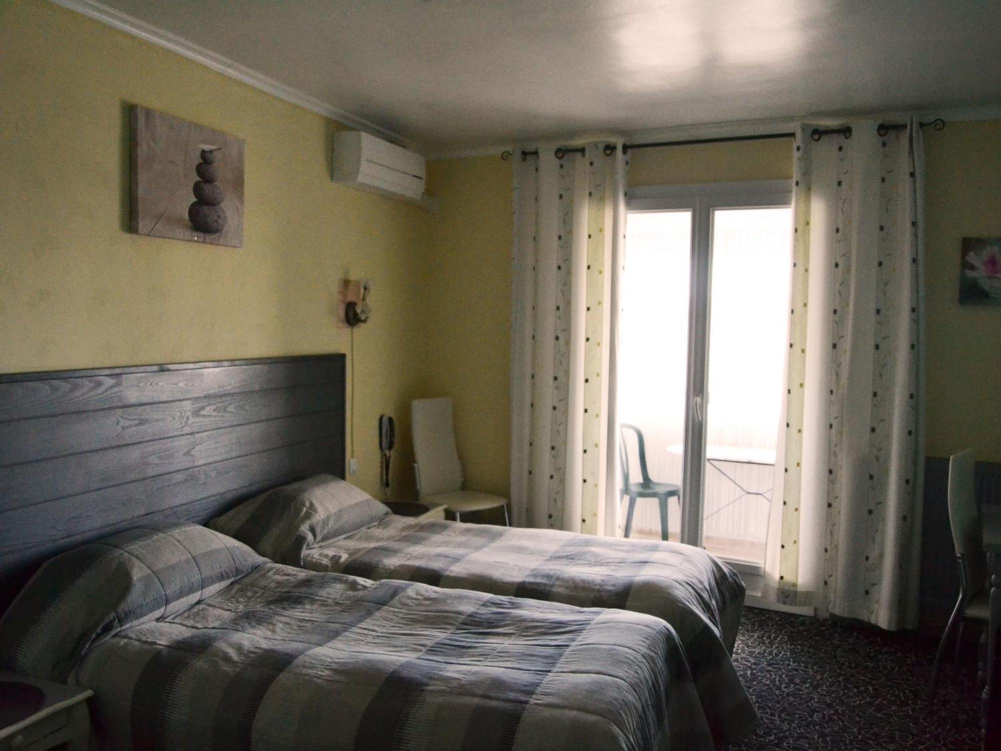 Le Dauphin Bleu Hotel Saintes-Maries-de-la-Mer Room photo
